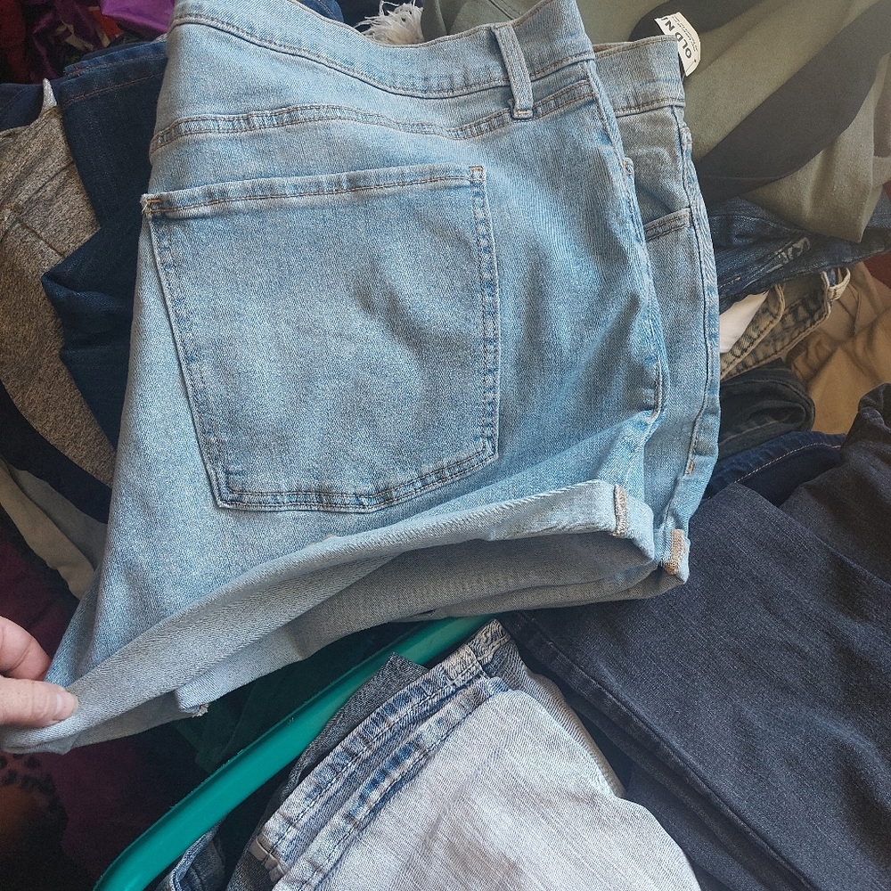 Shorts - Picture 3 of 3